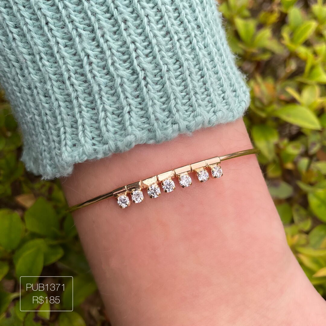 Bracelete Aberto c/ 7 Zircônias Juntas Cravejado Cristal Dourado